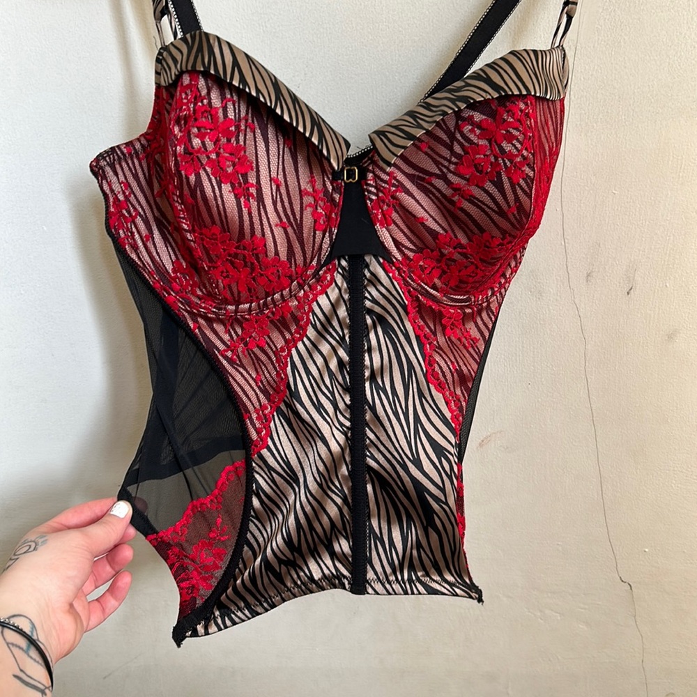 Corset top animal prints, red lace size 38DD